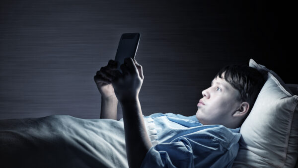 Adolescentes que duermen poco
