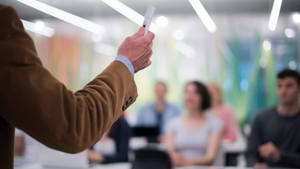 ¿Qué es el adultocentrismo y por qué perjudica la educación?