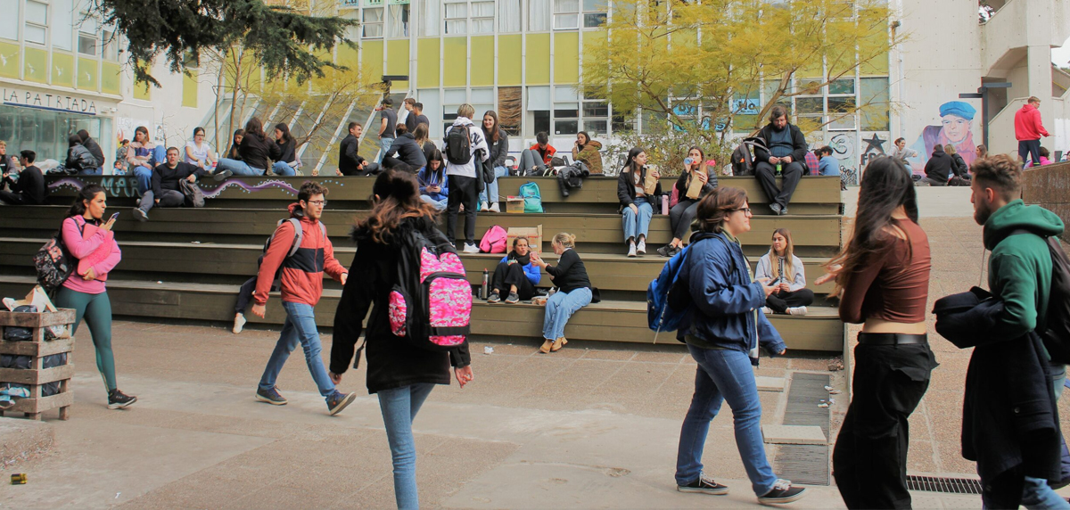 Según estudio del CILED: Estudiantes de EMTP aspiran a la universidad, pero menos de la mitad logra acceder