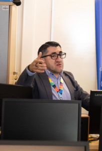 La formación de quienes nos mantienen conectados