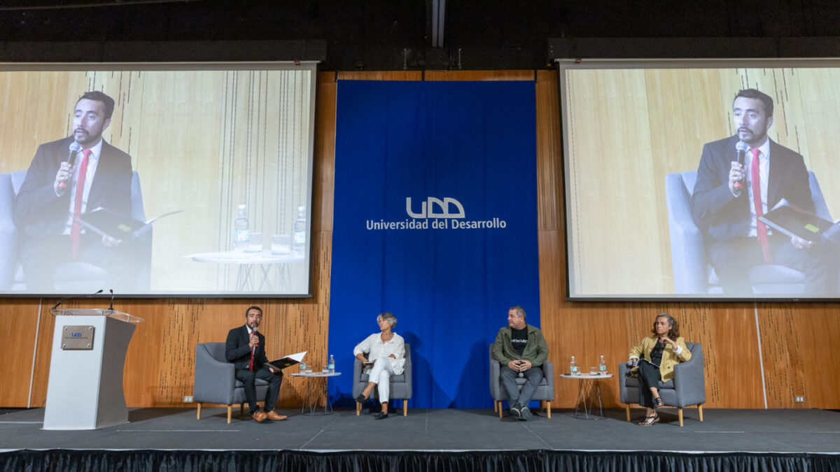 Seminario UDD plantea los desafíos de la educación con la tecnología ChatGPT