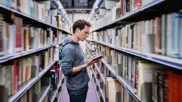 Becas para estudiar un postgrado en Chile y en el extranjero