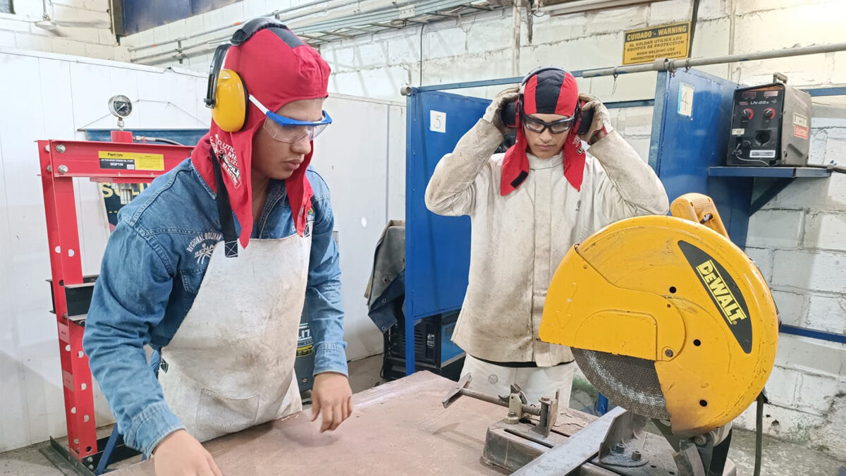Compitieron y se capacitaron en el extranjero: El positivo impacto del modelo WorldSkills en profesores chilenos