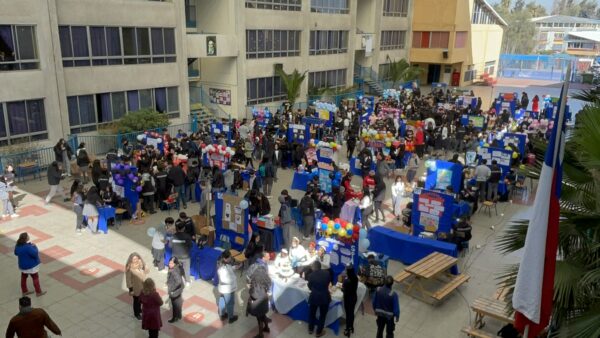 Colegio Piamarta celebra con entretenida feria de emprendimientos
