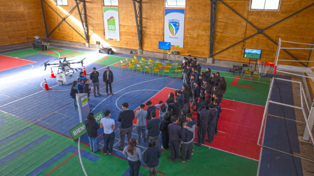 Inédita Maratón Educativa con drones agrícolas se desarrollará en diez colegios técnico-profesionales