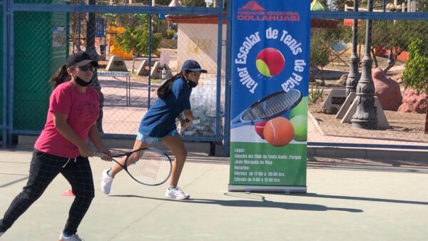 Clínica deportiva de tenis en Pica busca incentivar habilidades en estudiantes
