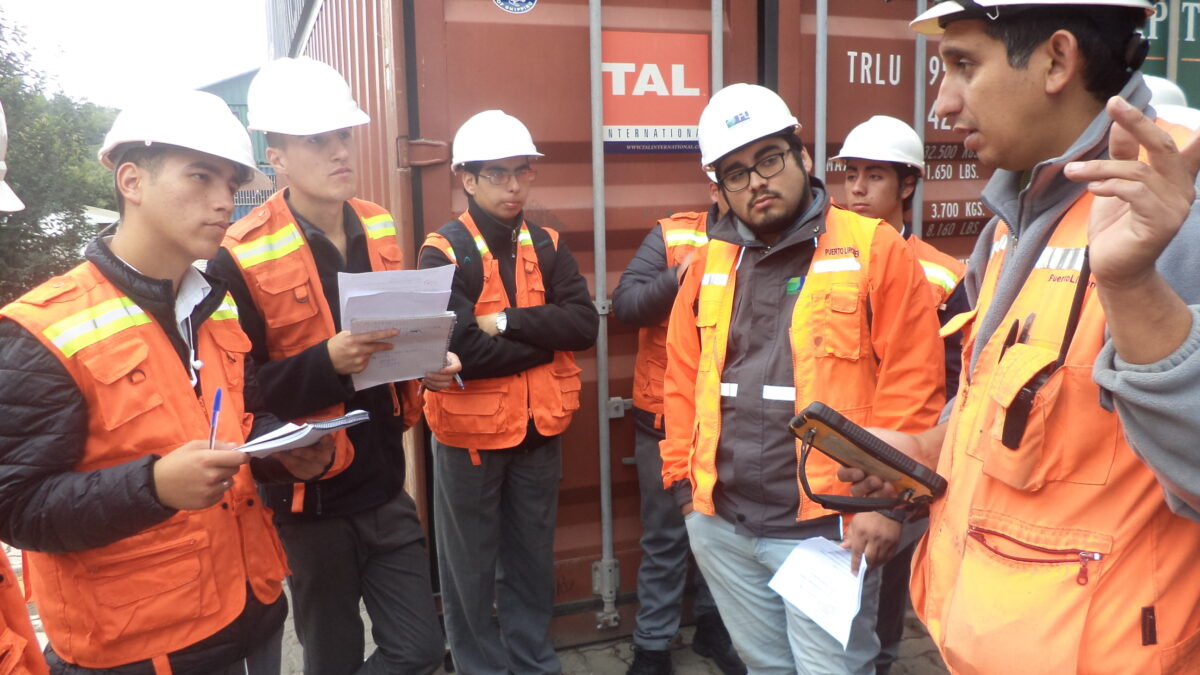 Alumnos de Liceo Pencopolitano realizan salidas a terreno para complementar su formación técnico profesional