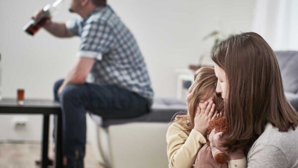 La adicción de los padres marca a los hijos