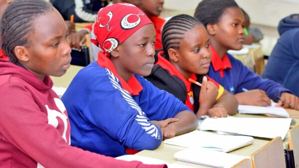 El programa Macheo, en Nairobi: Un nuevo amanecer para los adolescentes en Kenia