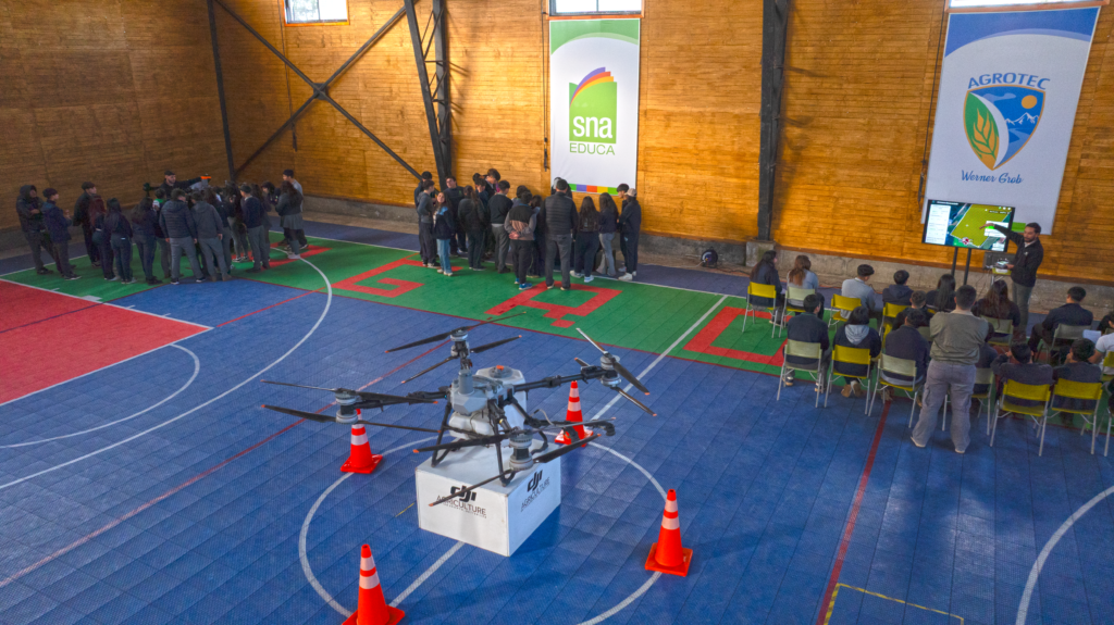 Inédita Maratón Educativa con drones agrícolas se desarrollará en diez colegios técnico-profesionales