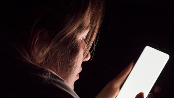 Estudio mostró qué pasa si los niños van sin celular al colegio
