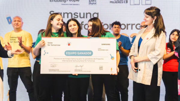 Fertilizantes hechos con bacterias y un guante para rehabilitación: 5 ideas que proponen los jóvenes para Chile