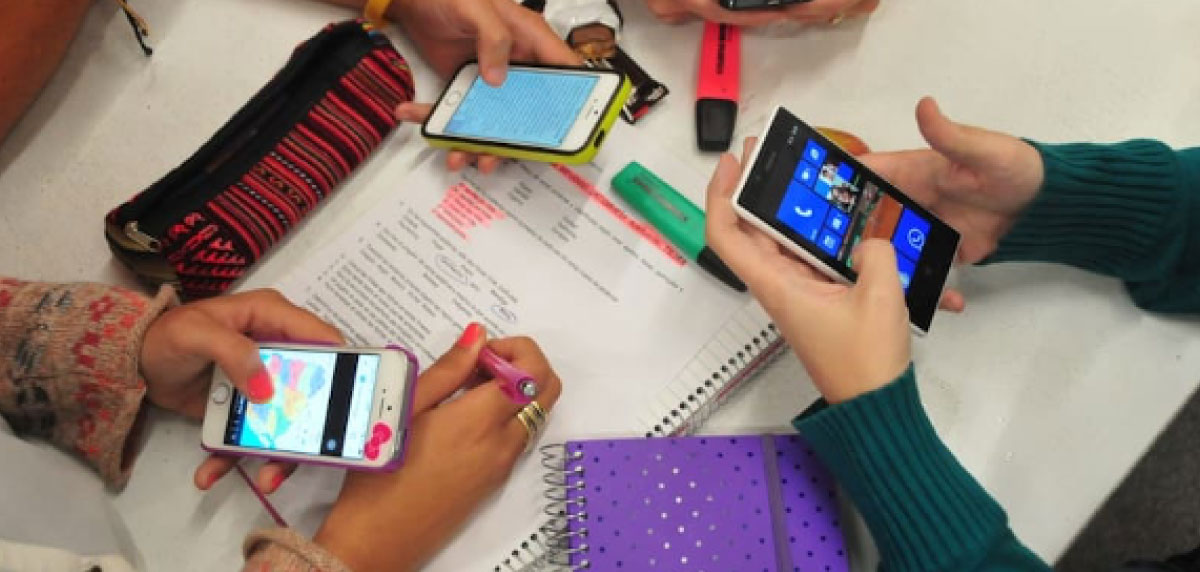 Fin de los celulares en el aula: Senado se apresta a votar prohibición de uso de teléfonos en todos los niveles escolares