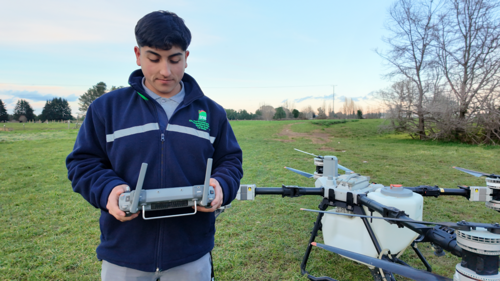 Inédita Maratón Educativa con drones agrícolas se desarrollará en diez colegios técnico-profesionales