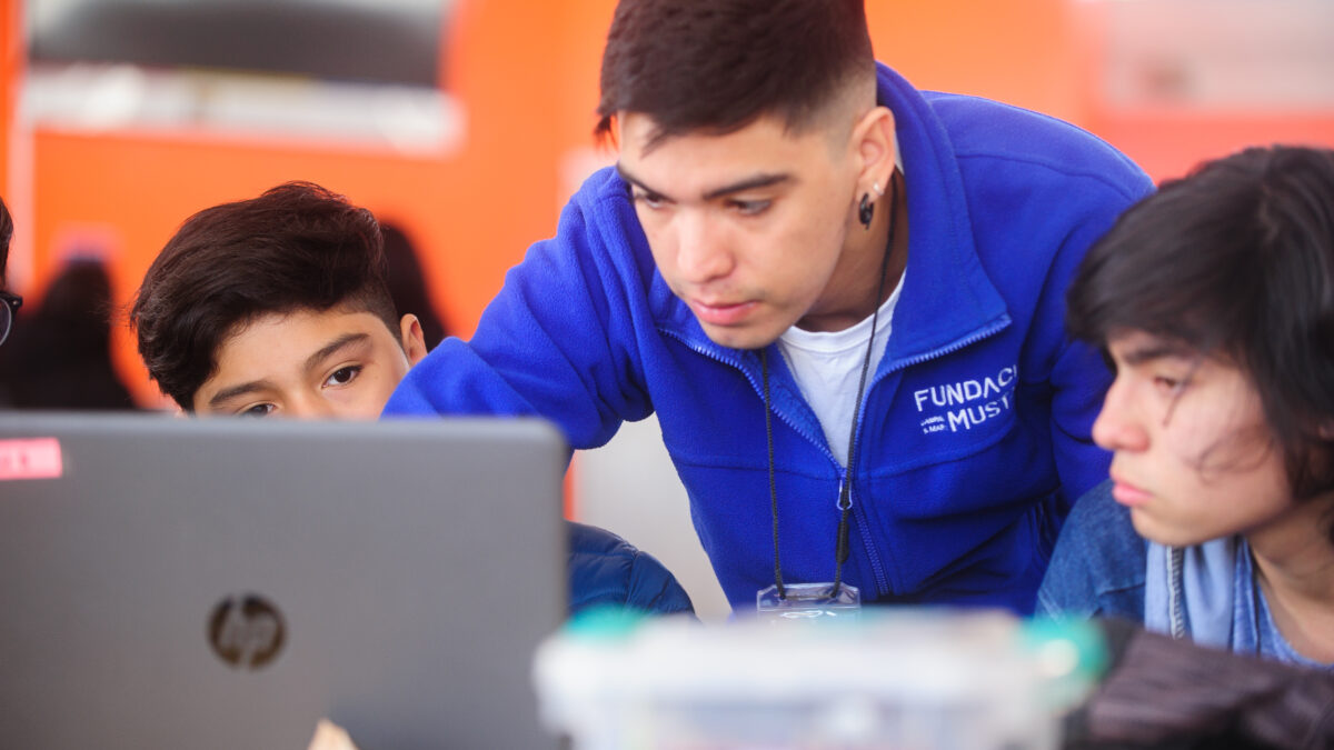 Más de diez mil estudiantes podrán aprender a programar con esta beca