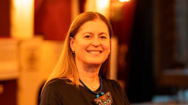 Carmen Gloria Larenas: "Me encantaría que la formación artística fuera parte de la educación en Chile"
