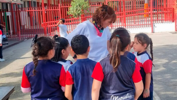 Dentro y fuera del colegio: El rol que protege los derechos de los estudiantes