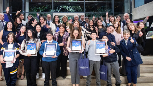 Jóvenes escritores fueron premiados en el III Concurso Literario RED Irarrázaval 2024