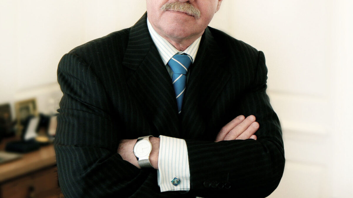Rubén Covarrubias, Rector de la Universidad mayor “Una mirada profunda”
