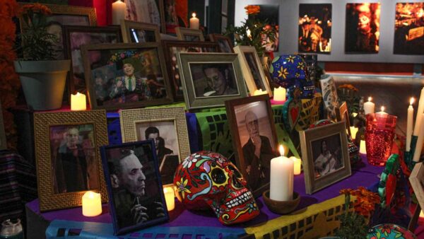 Día de Muertos: Una celebración a la memoria. Un viaje de la tierra al cielo