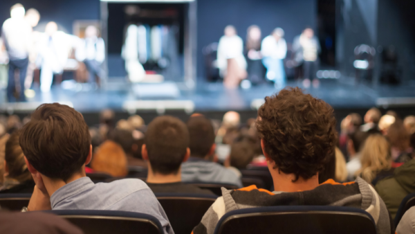 Escolares de Tercero y Cuarto Medio podrán asistir gratis al teatro por dos años
