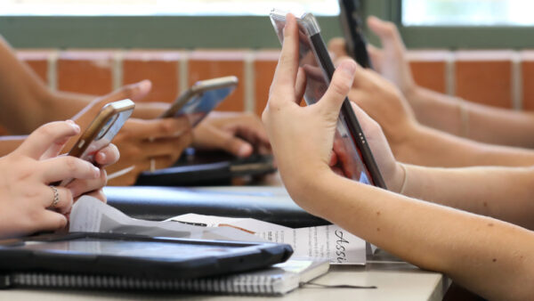 Acuerdos digitales: Cómo regular el uso de celulares y mejorar la convivencia escolar