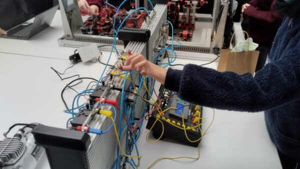 Más de 400 estudiantes de La Araucanía llegan a demostración de robótica