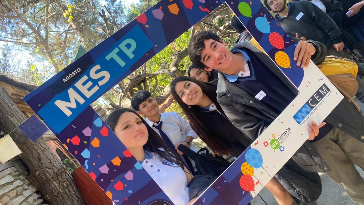 En inspiradora jornada, más de 100 estudiantes TP conocen casos de éxito de su zona