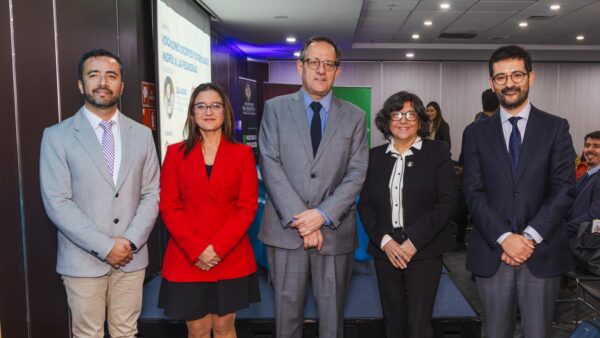 Expertos en educación llaman a revisar los mecanismos de atracción y retención de nuevos docentes