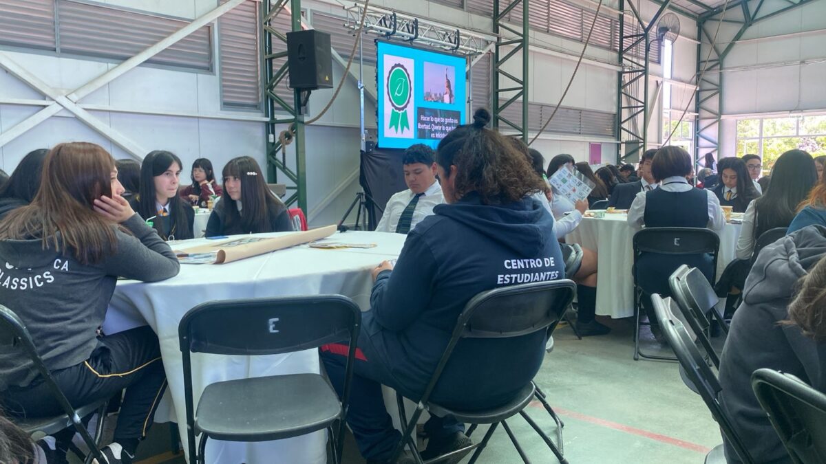 Colegio Almendral realizó seminario orientado a la inserción laboral de sus alumnas