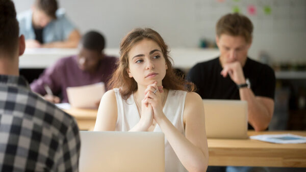 El exceso de contenidos y la disminución de niveles de atención en los estudiantes
