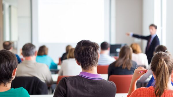 Innovación de los métodos educativos ¿La clave para disminuir la ausencia de jóvenes a establecimientos escolares?