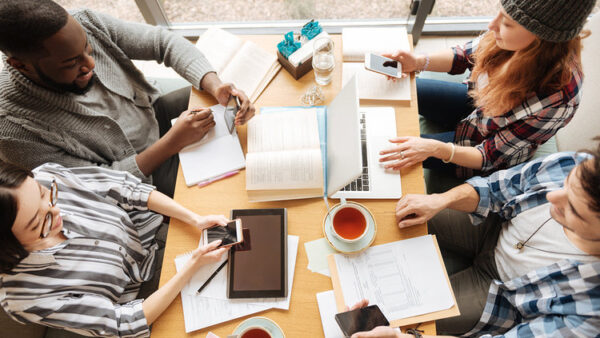 Generación Z no se siente preparada para el mundo laboral, según encuesta