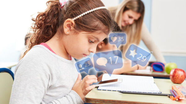 La adicción a los celulares preocupa a estudiantes y docentes
