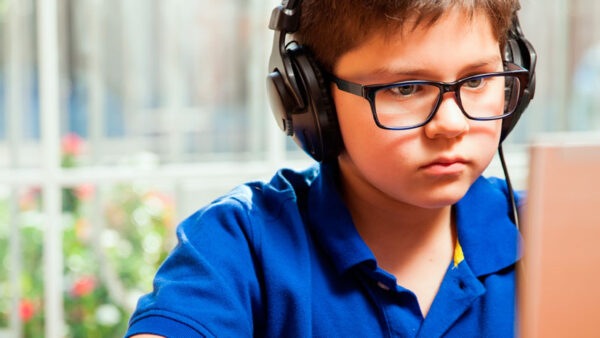 Bullying virtual: Más de un tercio de los menores chilenos ha tenido una experiencia negativa en internet