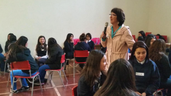 Grupo Educar capacita a estudiantes en formación del carácter y autocuidado