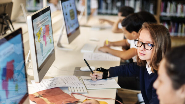 Educar en tiempos digitales: Pantallas y  convivencia, una alianza que TRANSFORMA