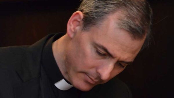 Cristián Sahli, escritor: “Los buenos libros ayudan a crecer y enriquecen la vida”