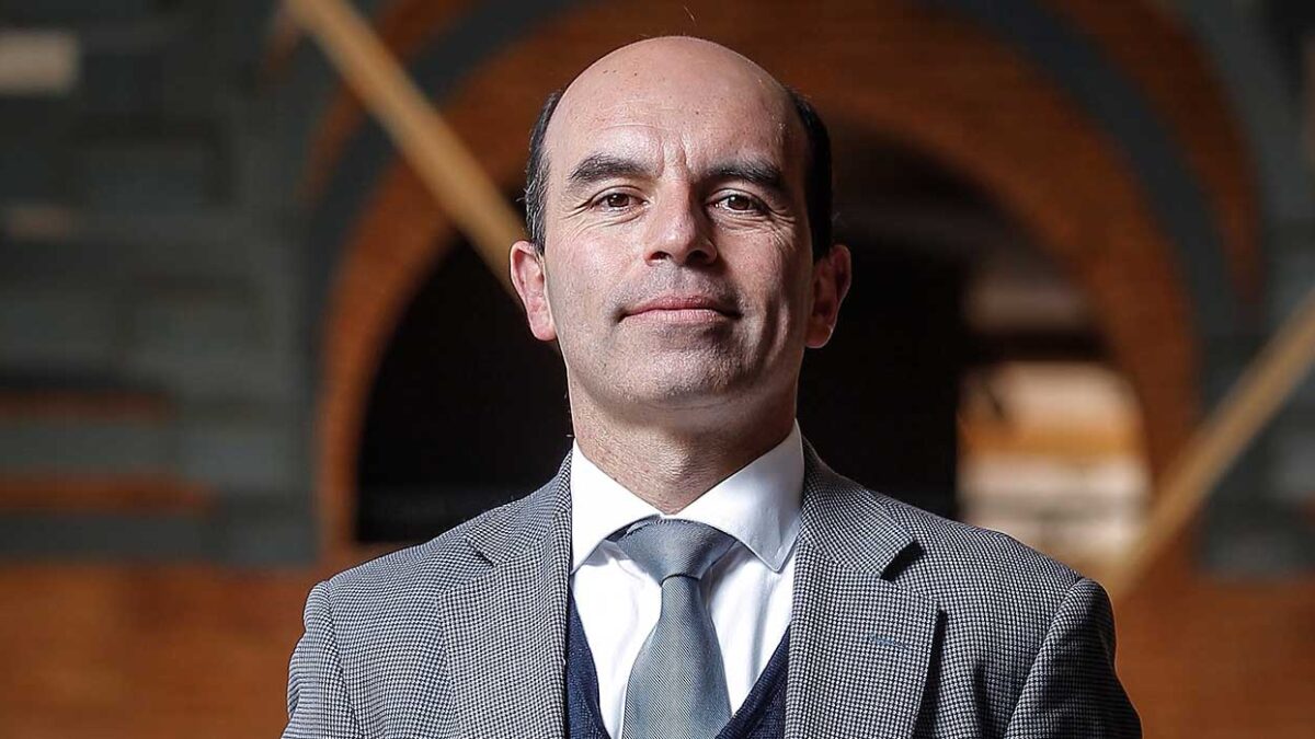 Manuel Uzal, subdirector del colegio Tabancura: “La educación no puede reducirse solo al proceso de instrucción o traspaso de conocimientos”