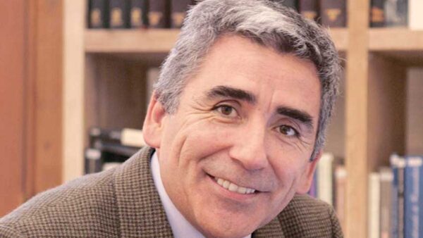Carlos Peña, Rector de la UDP y columnista “Creo que hay pocas edades en la vida más proclives a las preguntas de la filosofía que la adolescencia”
