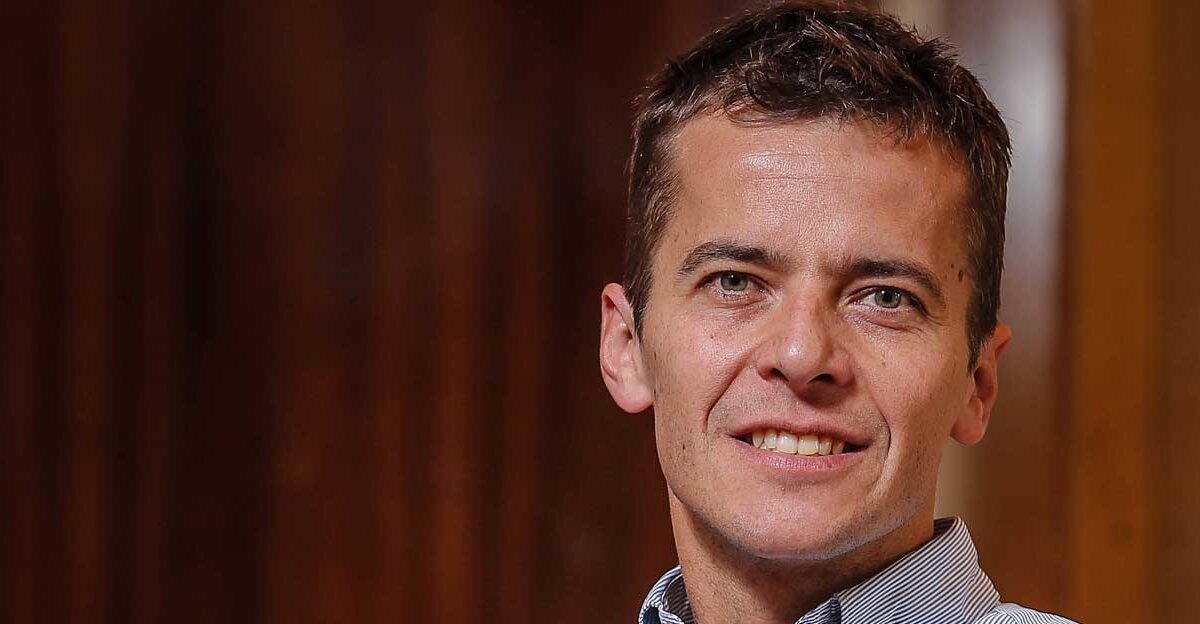 Tomás Recart, director ejecutivo de Enseña Chile: “No podemos meter a la sala de clases gente que no tiene las competencias pedagógicas”