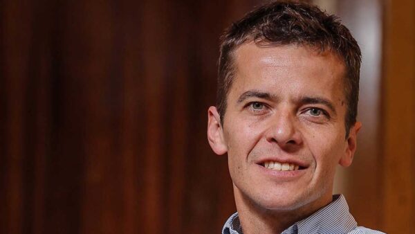 Tomás Recart, director ejecutivo de Enseña Chile: “No podemos meter a la sala de clases gente que no tiene las competencias pedagógicas”