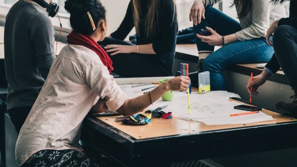 Cuando el alumno asume el rol de profesor: Una experiencia de clase invertida