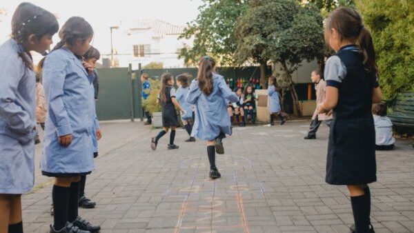 Liceo Lastarria: Primera generación con mujeres ya comenzó su año escolar