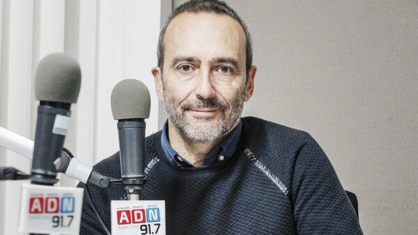 Mauricio Hofmann: “Era bien portado; sin embargo, una vez dejé una enorme araña de goma en la silla de una profesora”