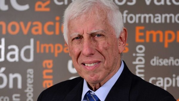 “El futuro que va a enfrentar el estudiante es resolver problemas desconocidos”
