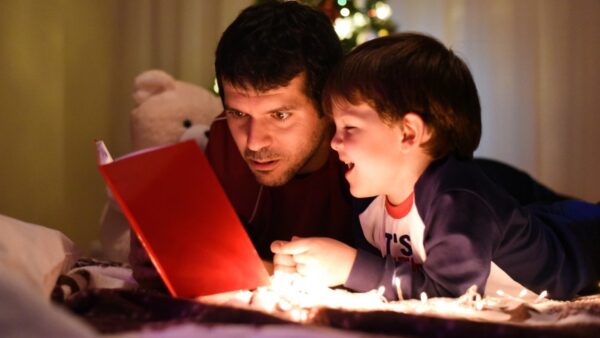 Navidad: ¿Por qué un libro es el mejor regalo para los niños y jóvenes?