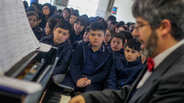 La importancia de la música para que niños y jóvenes conecten con la bondad