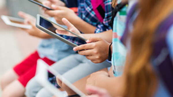 Más allá de la pantalla: Aprender a convivir en la era digital