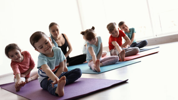 ¿Cómo podría ayudar el yoga en tu sala de clases?